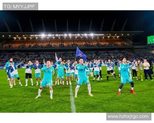 当红明星邂逅绿茵足球巨星跨界互动引发热议与粉丝狂欢 当红明星邂逅绿茵足球巨星跨界互动引发热议与粉丝狂欢